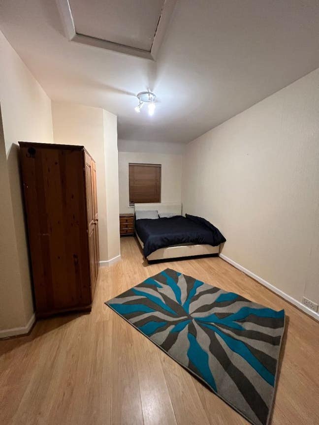 Master En-Suite Room is Available for rent RM9 6NJ Main Photo