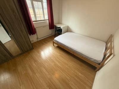 Lovely En-Suite Room Available Near Limehouse  Main Photo