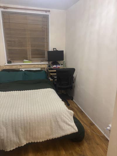 Small Double Room - Stockwell Apartment  Main Photo