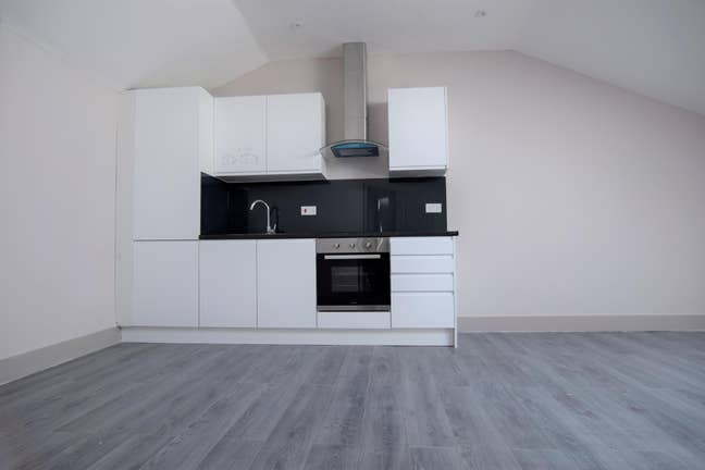 Stunning 1 Bedroom Flat to Rent in HP22 Main Photo