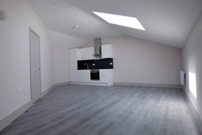 Stunning 1 Bedroom Flat to Rent in HP22 Main Photo