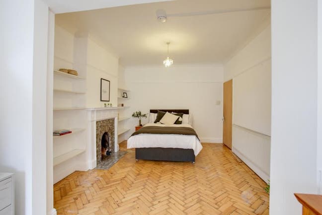 Lovely Top Floor Bedroom Near Northfields W5 Main Photo