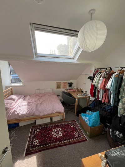 Room available in top floor Redland flat Main Photo