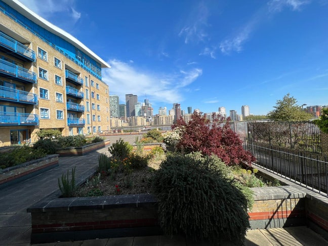 Great Value Riverside Bright Compact Room   Main Photo