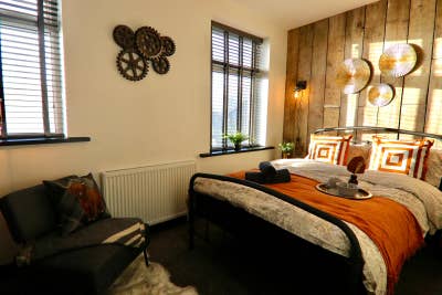 Elegant Large En-Suite Room | Oldham | Bills Inc Main Photo
