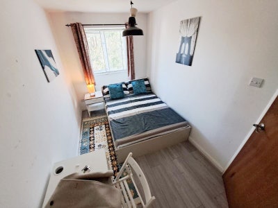 Double Room in a 3 Bed Flat / 5 min to Kings Cross Main Photo