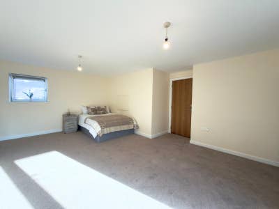 Extra Spacious Double Room in 3-Bed Flat Share Main Photo