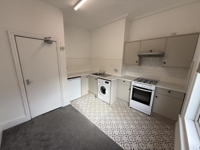 Modern Spacious 1 Bed apartment Near City Center  Main Photo