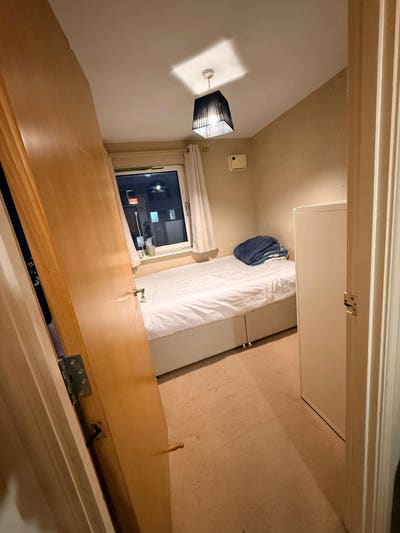Bright double room at forest gate Main Photo