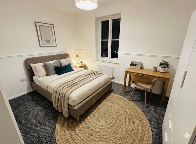 X5 Newly Renovated Rms - 5Min to Dlr - Lovely Area Main Photo