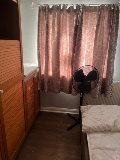 Bright Single Room Near White Hart Lane station Main Photo