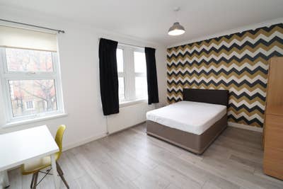 Greenwich Park Shopping Center Minuets Away! Main Photo