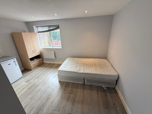DSS - Studio Flat Available in Northolt Ealing UB5 Main Photo