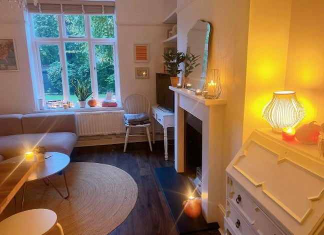 2 bed flat in quiet and very desirable location Main Photo