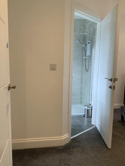 Modern En suite room in beautiful renovated house Main Photo