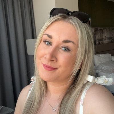 Professional Female looking for Room to Rent Main Photo