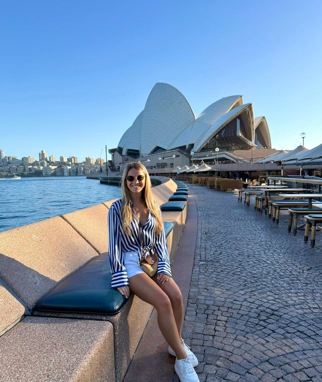 27F looking for a room in Central London! :)  Main Photo