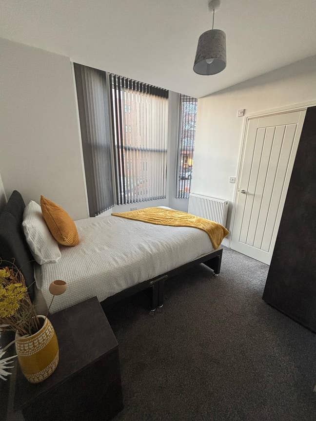 Best Value En-Suite | Station Location | Bills Inc Main Photo