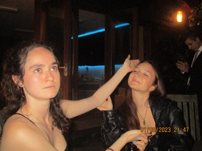 Looking to buddy up ! (Girls only pls) Main Photo