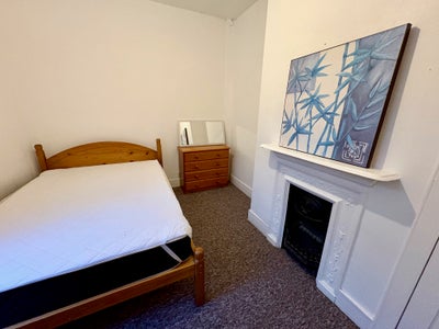 Newly Renovated Double Bedroom in Southfields  Main Photo