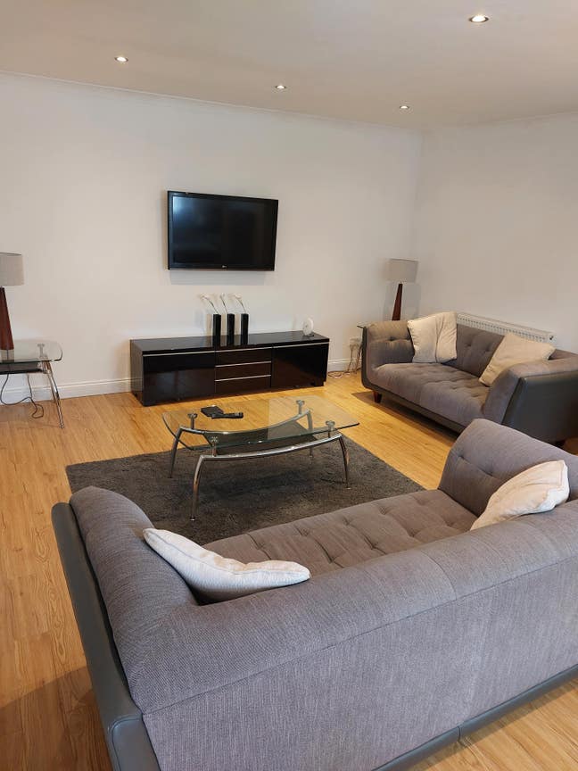 Whole place to yourself (1 bed propert) bills incl Main Photo