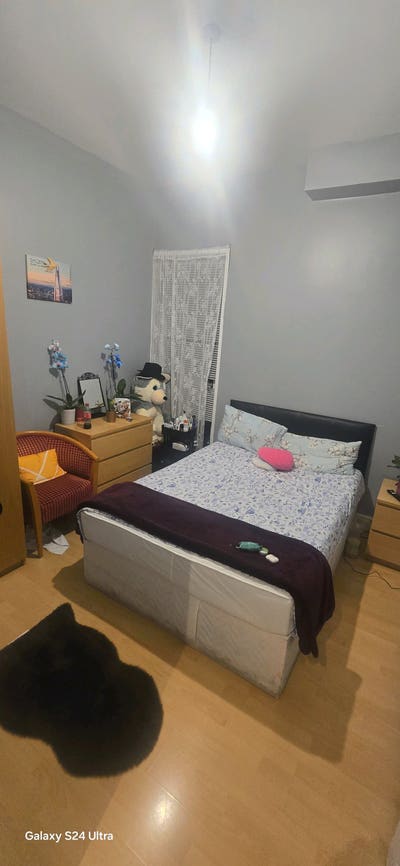 I offer a room for rent in a quiet and clean house Main Photo