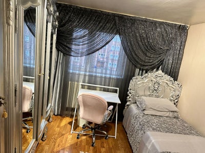 Cozy room in a beautiful flat Main Photo