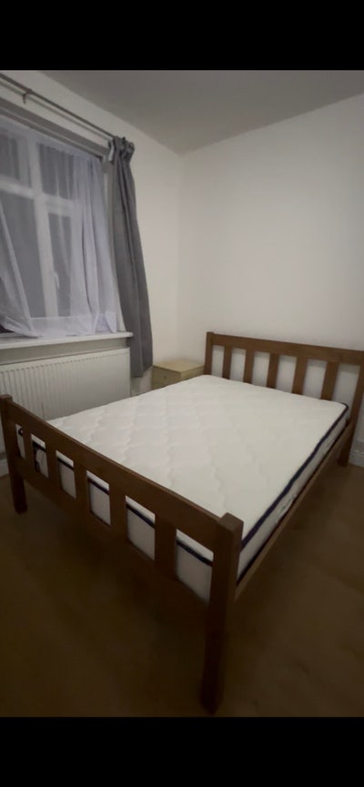 Double Bedroom Available  Main Photo