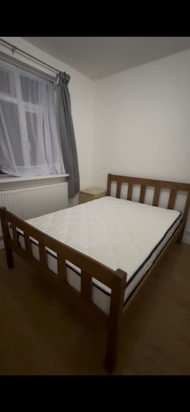 Double Bedroom Available  Main Photo