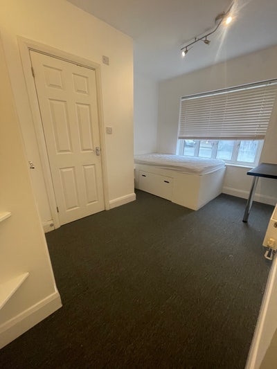 Double En-suite near The Oracle incl bills - 89B Main Photo