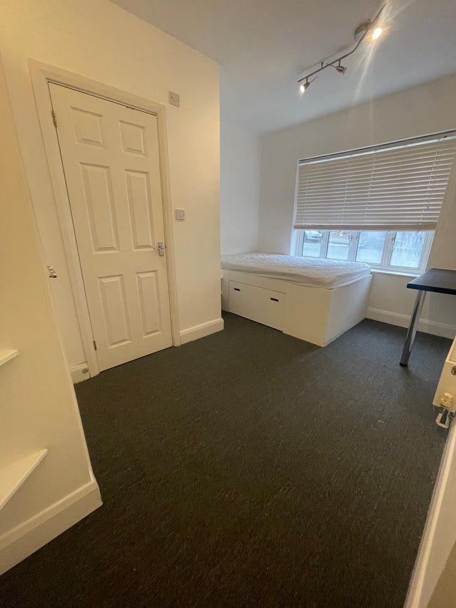 Double En-suite near The Oracle incl bills - 89B Main Photo