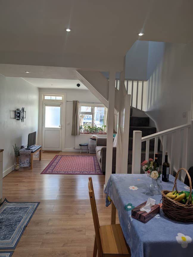 Peaceful Double Room in Beautiful Garden Home Main Photo