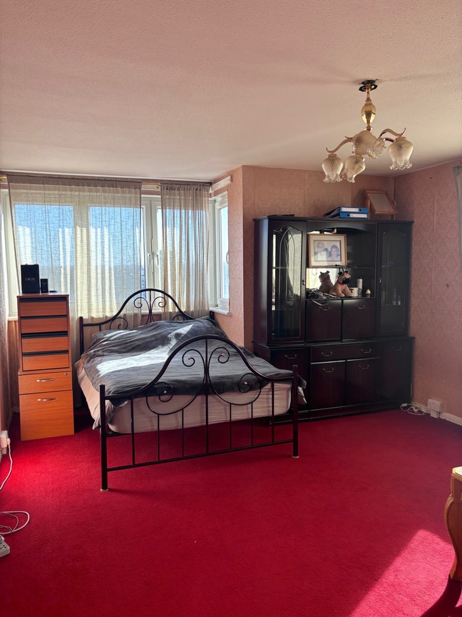 Large Sunny Double Room  Main Photo
