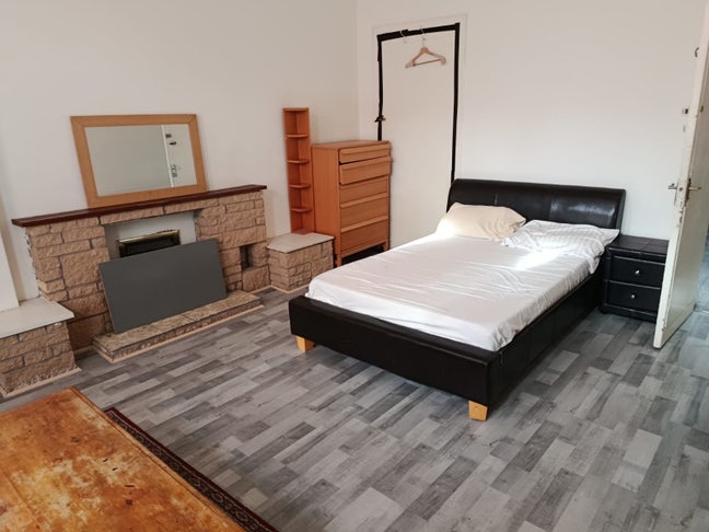 Newly Furnished En-Suites Available Main Photo