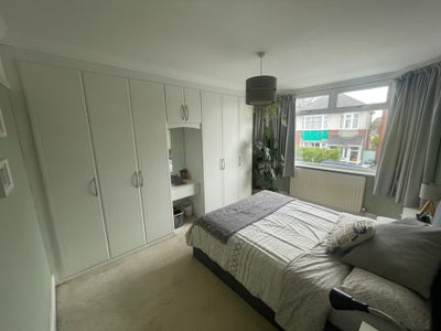 Lovely double room in spacious family house Main Photo