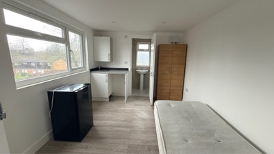 En-suite Room - Near Slough High Street  Main Photo