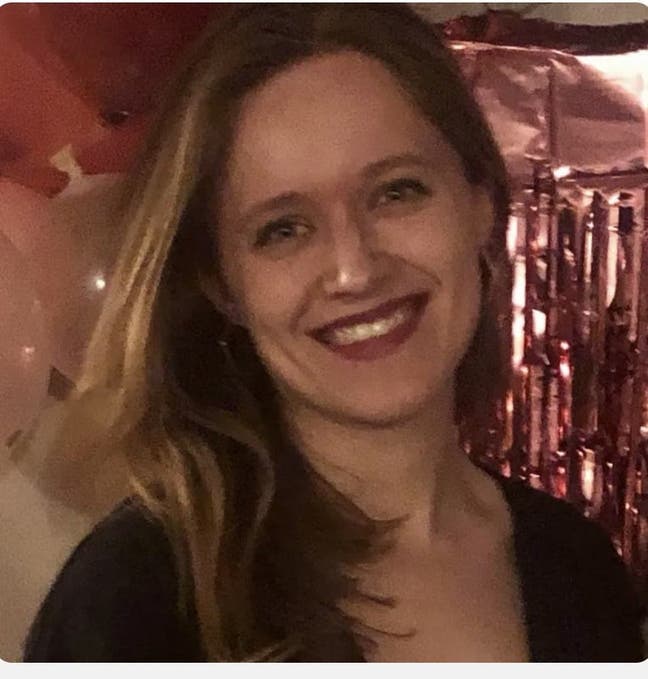 34 year old Female seeks a double room Main Photo