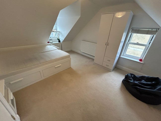 Bright, Spacious Double Room  Main Photo
