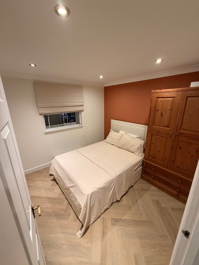 Bright Double Room with Own Bathroom Riverside Apt Main Photo