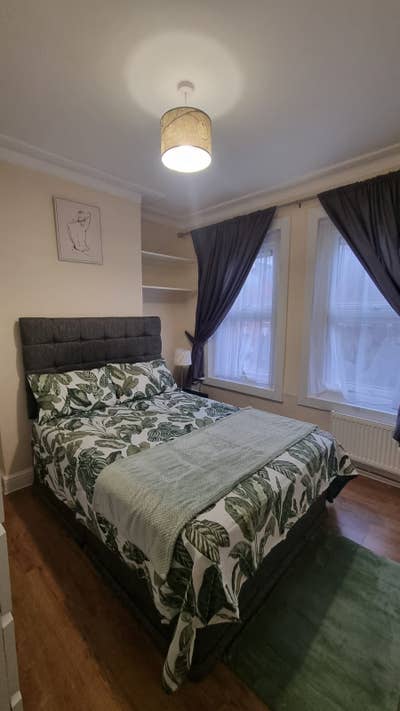 Spacious 3-Bedroom Flat in the Heart of E17 Main Photo