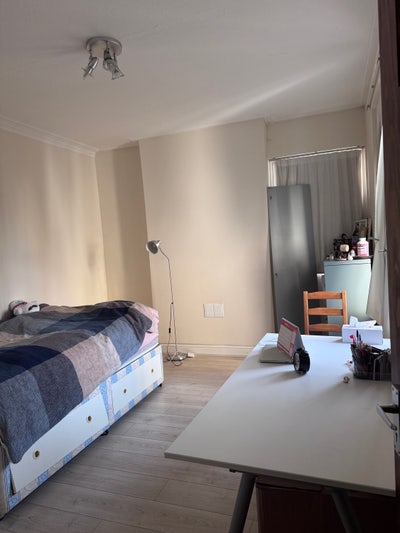 Double room for rent in Pinner Main Photo