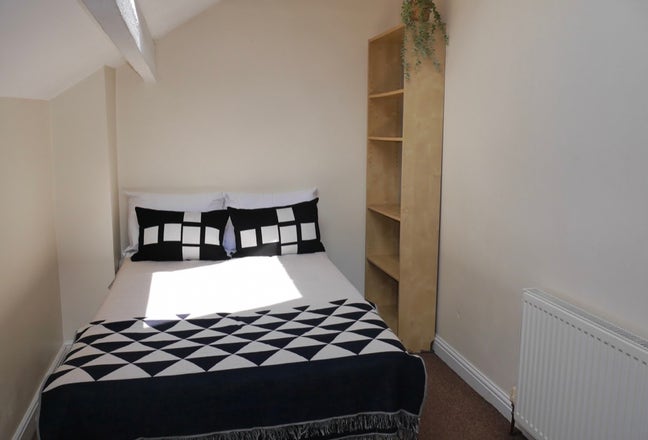 One student Room, 227 Crookesmoor Road Main Photo