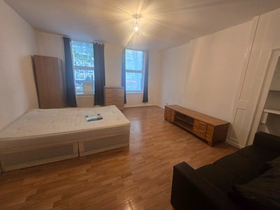 1 king size room available with Roof Garden Main Photo