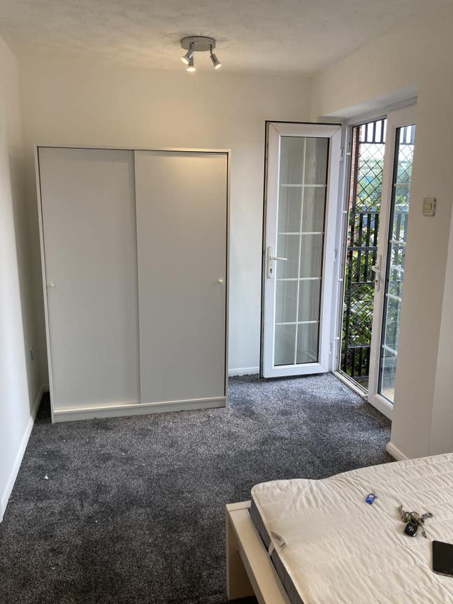 Double & Ensuite Bedrooms Available Now! Main Photo