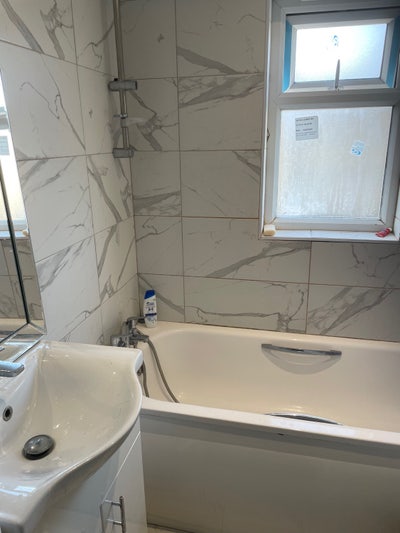 Spacious Double Room to Let Main Photo