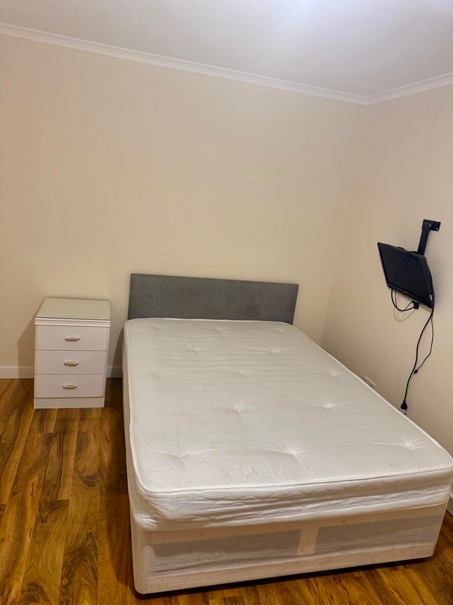 Double Room available near MK town Centre Main Photo