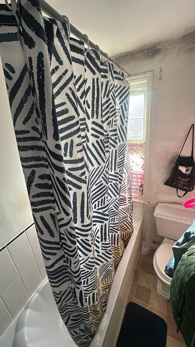 In suite double room available with semi furnishe Main Photo