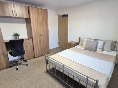 WOW - large double room  Main Photo