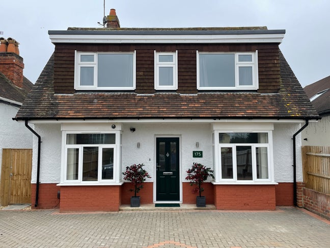 Available 💛 Now 💛 Let's 💛 Chat 💛
 Main Photo