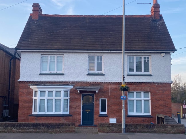 Walk to Twyford Station 👣 Central Location 🏡 Main Photo